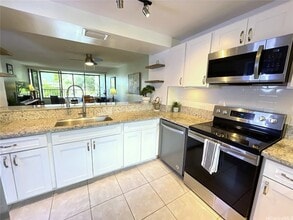 500 Lunalilo Home Rd in Honolulu, HI - Building Photo - Building Photo