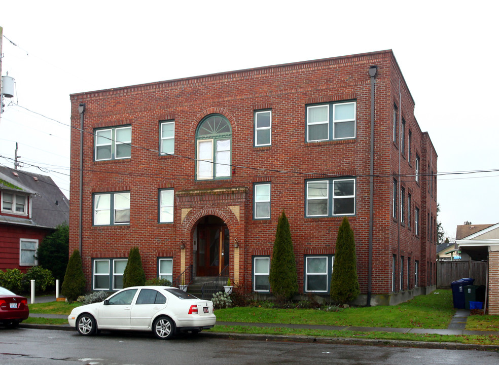 Lincoln Apartments in Tacoma, WA - Building Photo