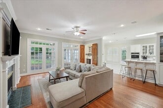 4 Twin Cir Dr, Unit B-14 in Beaumont, TX - Building Photo - Building Photo