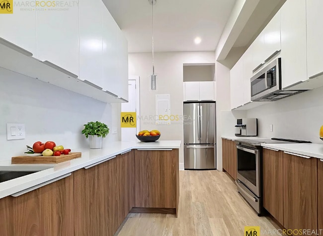 property at 271 Dartmouth St