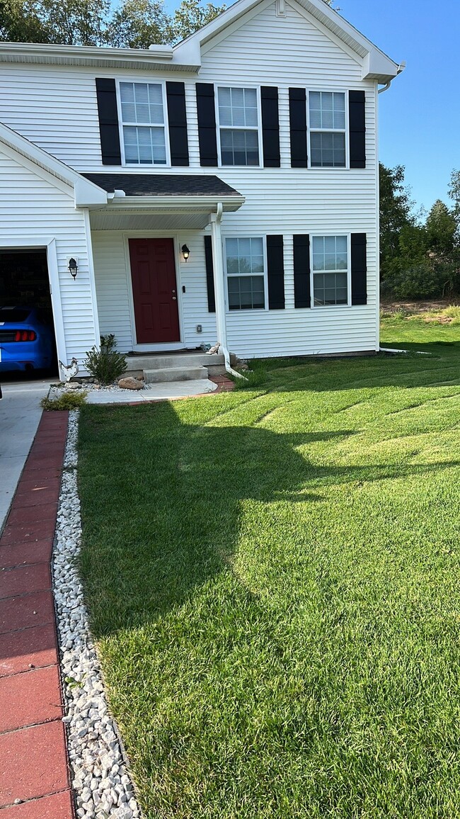 31874 Pine Ridge Cir in Lawton, MI - Building Photo - Building Photo