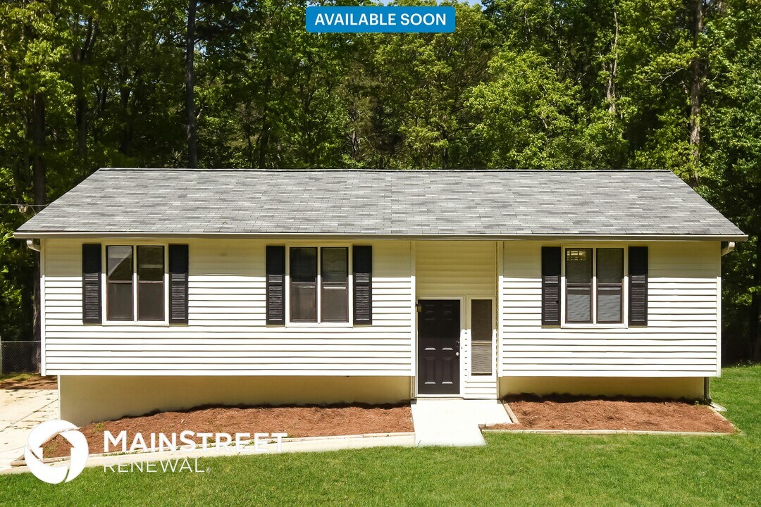 3085 Flowers Dr in Douglasville, GA - Building Photo