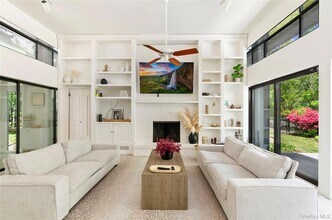 24 N Quarter Rd in Westhampton, NY - Building Photo - Building Photo