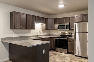 Taylor Crossing Senior Apartments in Auburn Hills, MI - Building Photo