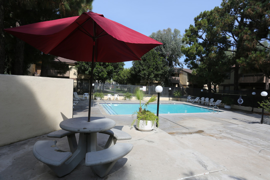 Park Plaza Apartments in Stanton, CA - Building Photo