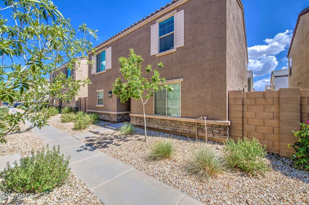 3923 S 79th Ln in Phoenix, AZ - Building Photo