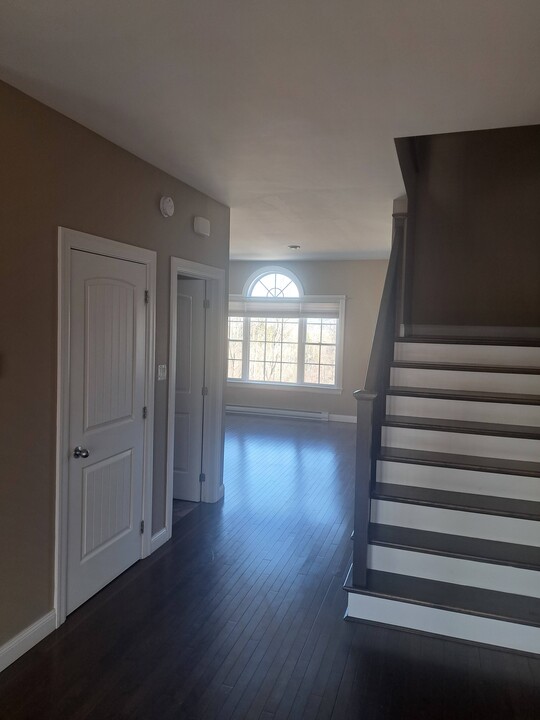 36 Hillside Ln in Fredericton, NB - Building Photo