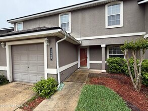 1590 Vineland Cir in Fleming Island, FL - Foto de edificio - Building Photo