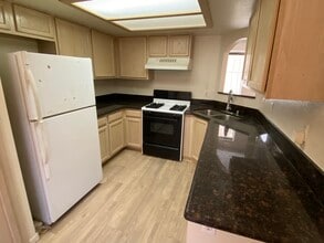 2975 Bluegrass Ln, Unit 312 in Henderson, NV - Foto de edificio - Building Photo