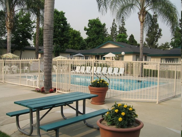 Revere Village Apartments in Chino, CA - Foto de edificio