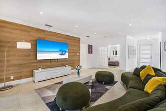 11121 Griffing Blvd in Biscayne Park, FL - Building Photo - Building Photo