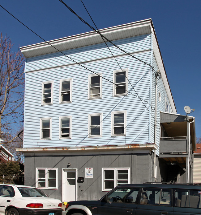 9 Hawkins St in Derby, CT - Foto de edificio - Building Photo