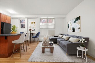 Camelot Court in Brighton, MA - Foto de edificio - Building Photo