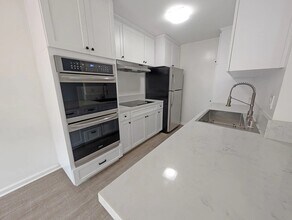 118 S Wetherly Dr in Los Angeles, CA - Foto de edificio - Building Photo