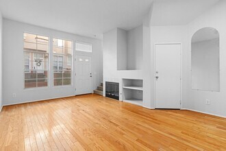 1050 S Volterra Way in Anaheim, CA - Building Photo - Building Photo