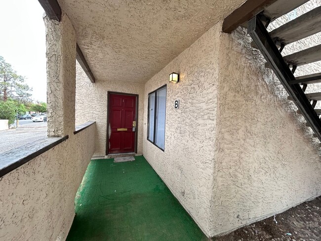 6249 Bellota Dr in Las Vegas, NV - Foto de edificio - Building Photo