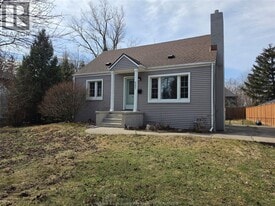 4221 Kennedy Dr E in Windsor, ON - Building Photo