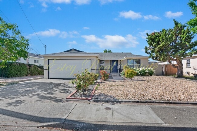411 Rio Del Mar in American Canyon, CA - Building Photo - Building Photo