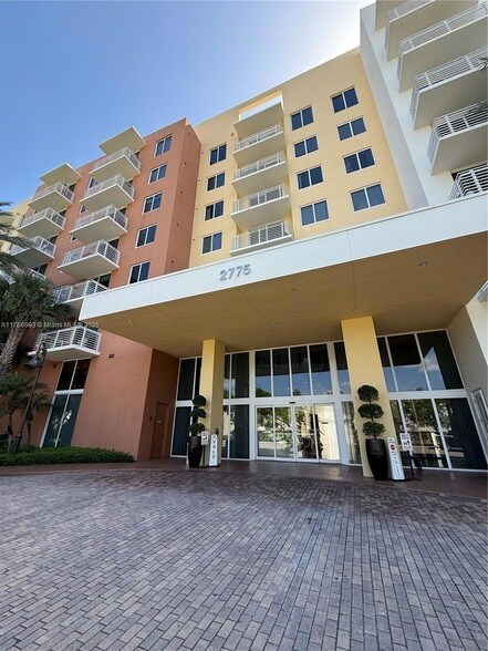 2775 NE 187th St in Aventura, FL - Building Photo