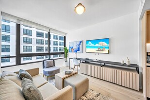 225 N Miami Ave in Miami, FL - Building Photo