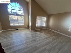 5016 Perry Way in Antioch, CA - Building Photo - Building Photo