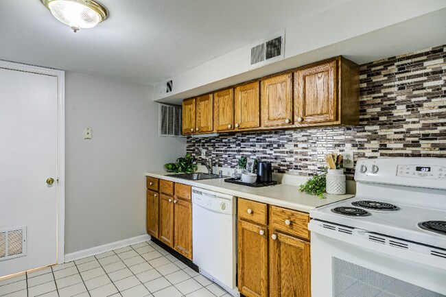 4303 Glenmore Ave-Unit -B in Baltimore, MD - Building Photo - Building Photo