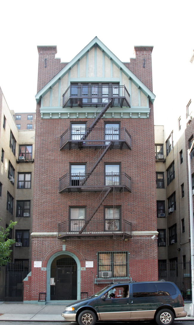 83-85 Post Ave in New York, NY - Foto de edificio - Building Photo