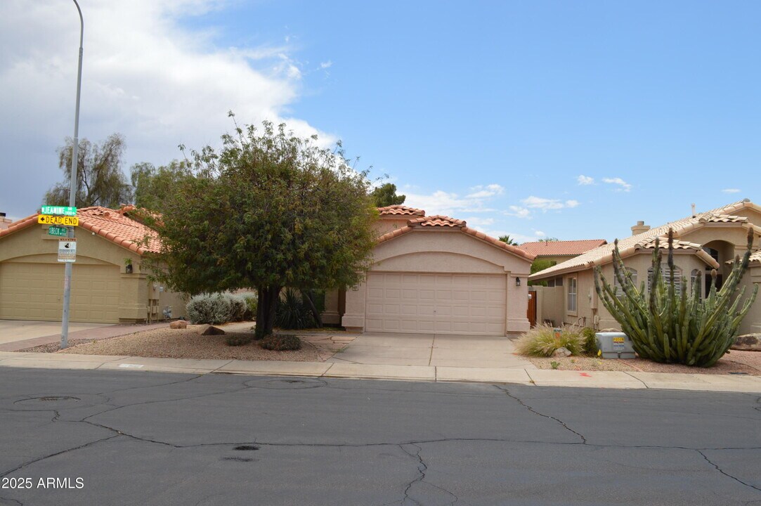 1199 W Jeanine Dr in Tempe, AZ - Foto de edificio