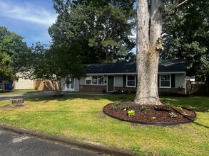 120 Onondaga Rd in Virginia Beach, VA - Foto de edificio - Building Photo