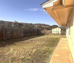 1826 Spring Lake W in Brownwood, TX - Building Photo