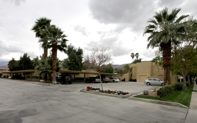 Neighbors Apartments in Palm Desert, CA - Foto de edificio - Building Photo