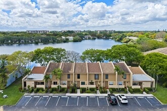 1360 NW 97th Terrace in Pembroke Pines, FL - Building Photo - Building Photo
