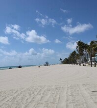 300 Oregon St, Unit 10 in Hollywood, FL - Building Photo - Building Photo