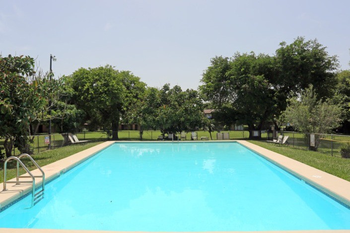 Lakeside Apartments in Brownsville, TX - Foto de edificio