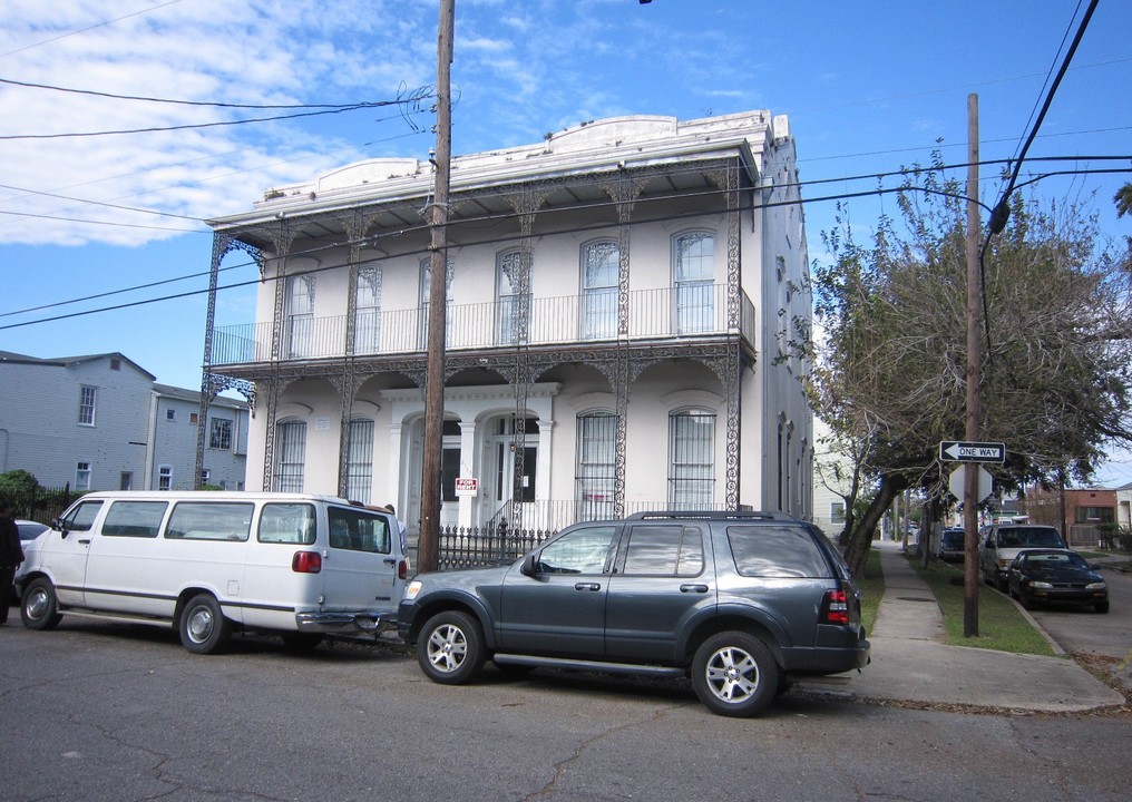 2103 Baronne St in New Orleans, LA - Building Photo