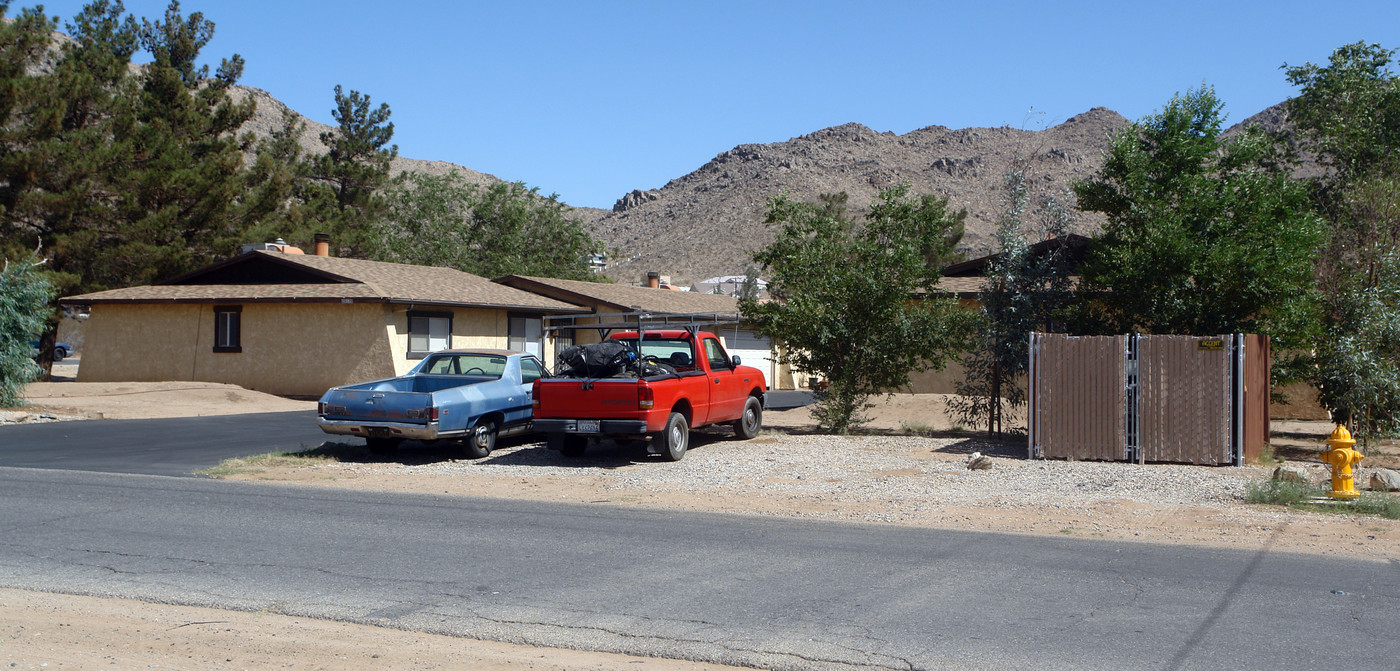 20120 Zuni Rd in Apple Valley, CA - Building Photo