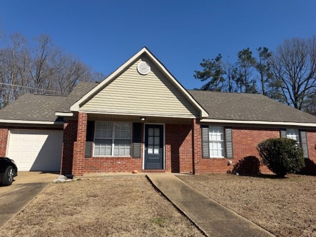 property at 1001 Creekside Pl