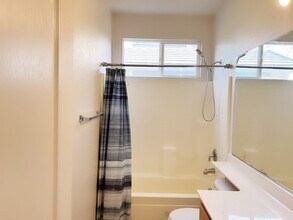 9359 Ironstone Way in Sacramento, CA - Foto de edificio - Building Photo