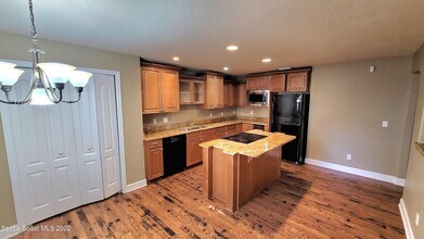 2577 Sykes Creek Dr in Merritt Island, FL - Building Photo - Building Photo