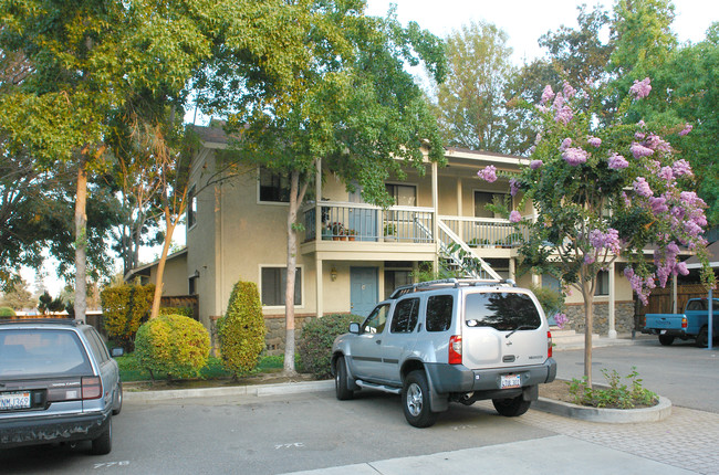 77 Dot Ave in Campbell, CA - Foto de edificio - Building Photo