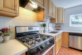 871 Sonoma Ave in Santa Rosa, CA - Building Photo - Building Photo