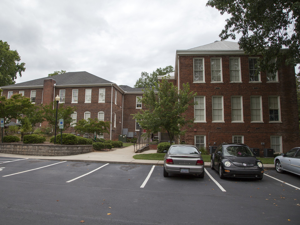 Mulberry School Apartments in Statesville, NC - Building Photo