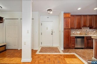 1111 River Rd in Edgewater, NJ - Building Photo - Building Photo