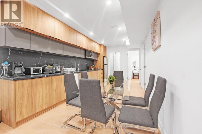 31 Edinburgh Dr in Toronto, ON - Building Photo - Building Photo