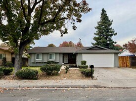 921 McGuire Dr in Modesto, CA - Building Photo