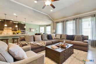 1019 Stone Crossing in New Braunfels, TX - Building Photo - Building Photo