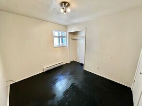 Apline B Apartments in Seattle, WA - Building Photo - Building Photo