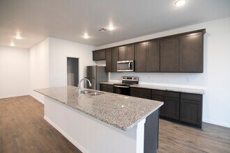 1470 Lakebrook Dr in Waxahachie, TX - Building Photo - Building Photo