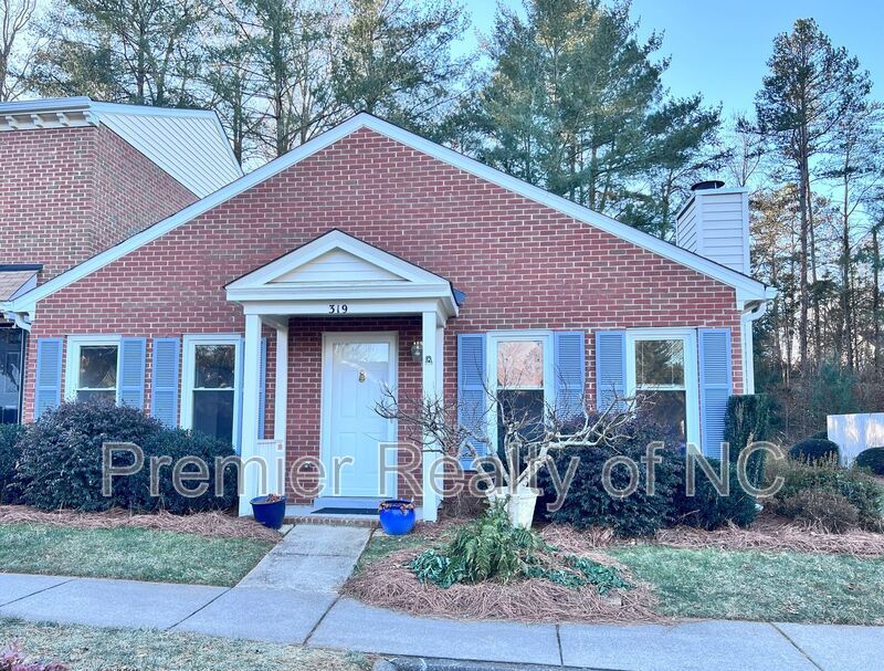 319 Oak Arbor Ln in Winston-Salem, NC - Building Photo