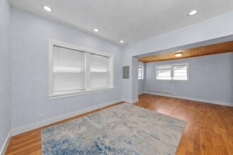 4912 N Washtenaw Ave in Chicago, IL - Building Photo - Building Photo